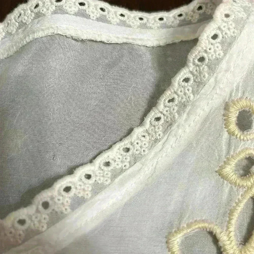 Johnny Was Belina Tunic White Floral Embroidered Top eyelet details - Picture 16 of 16